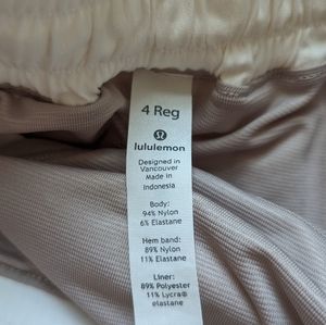 Lululemon hotty hot 2.5, size 4